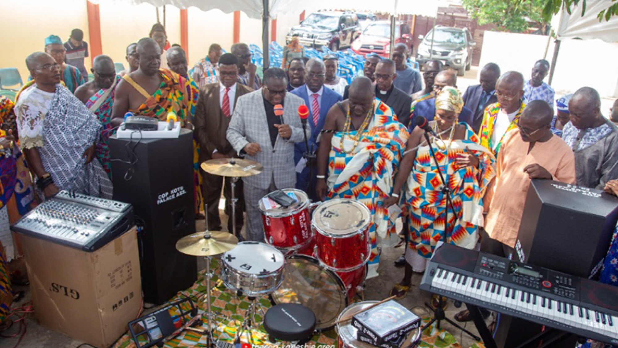 Palace Assembly Gets Musical Instruments