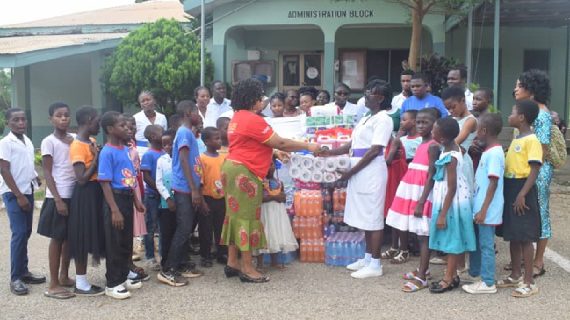 Atechem District Children's Ministry Donates To Dunkwa-On-Offin Hospital Children's Ward web