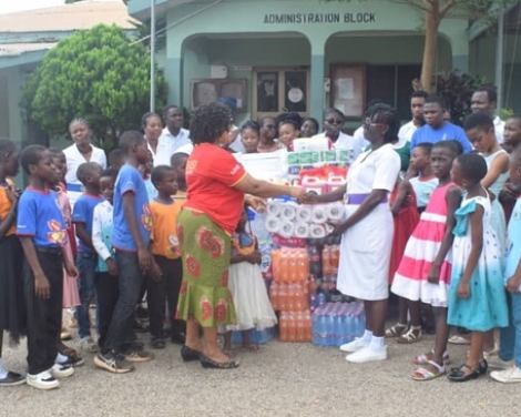 Atechem District Children's Ministry Donates To Dunkwa-On-Offin Hospital Children's Ward web
