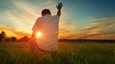 Man prays to God