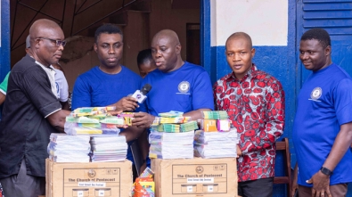 SOM Donates Books, Stationaries To PPS – Ho web