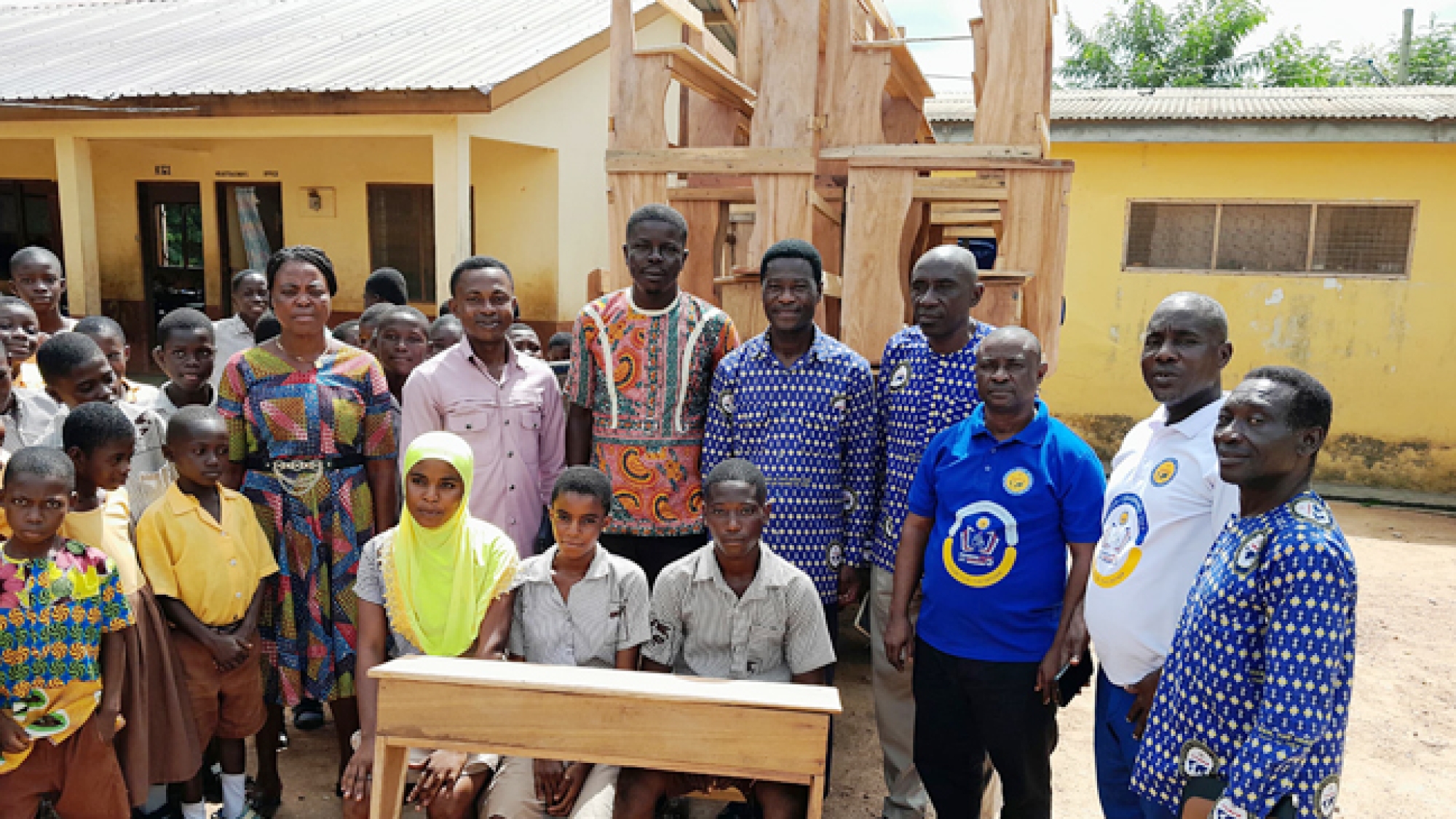 Downtown-Ofaakor Area PEMEM, SOM Donate 20 Dual Desks To Schoolsweb