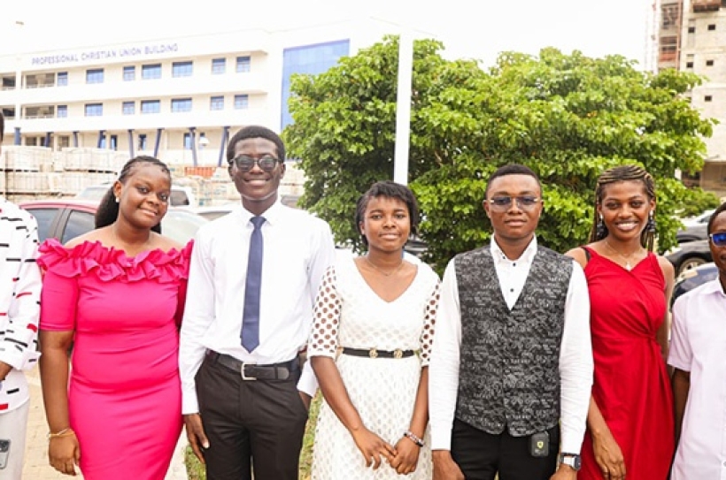 Christmas Beyond Tradition web