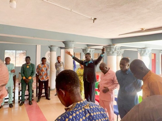 Sefwi Wiawso Area Head Pays Courtesy Call On Akontombra Chief web.jpg