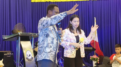 Apostle Nyamekye Worships web.jpg