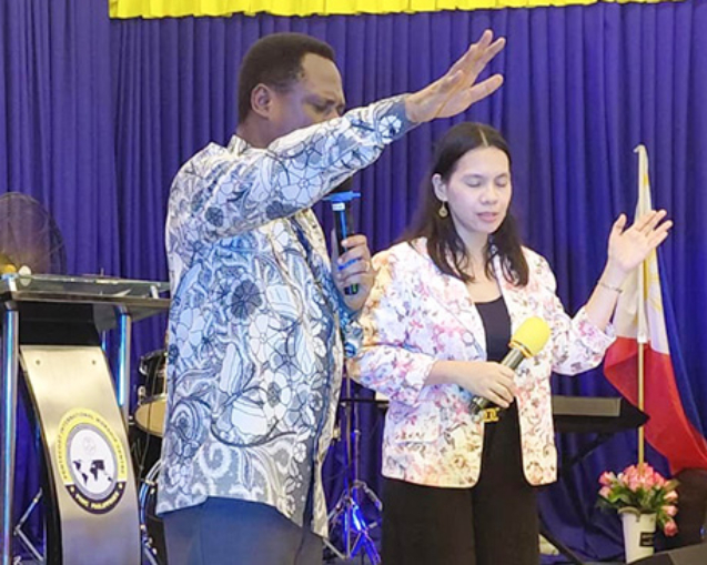 Apostle Nyamekye Worships web.jpg